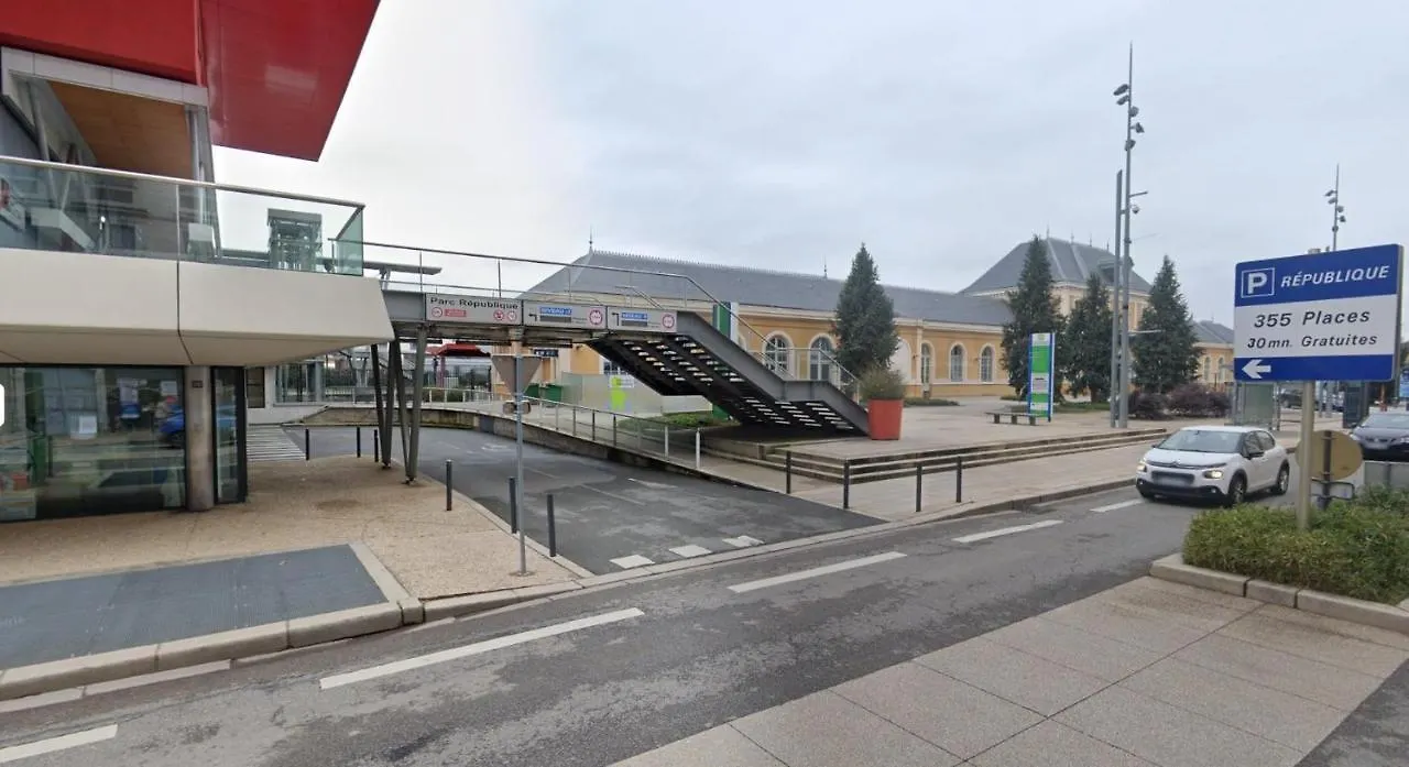 Micro-Salle En Face De La Gare Roanne